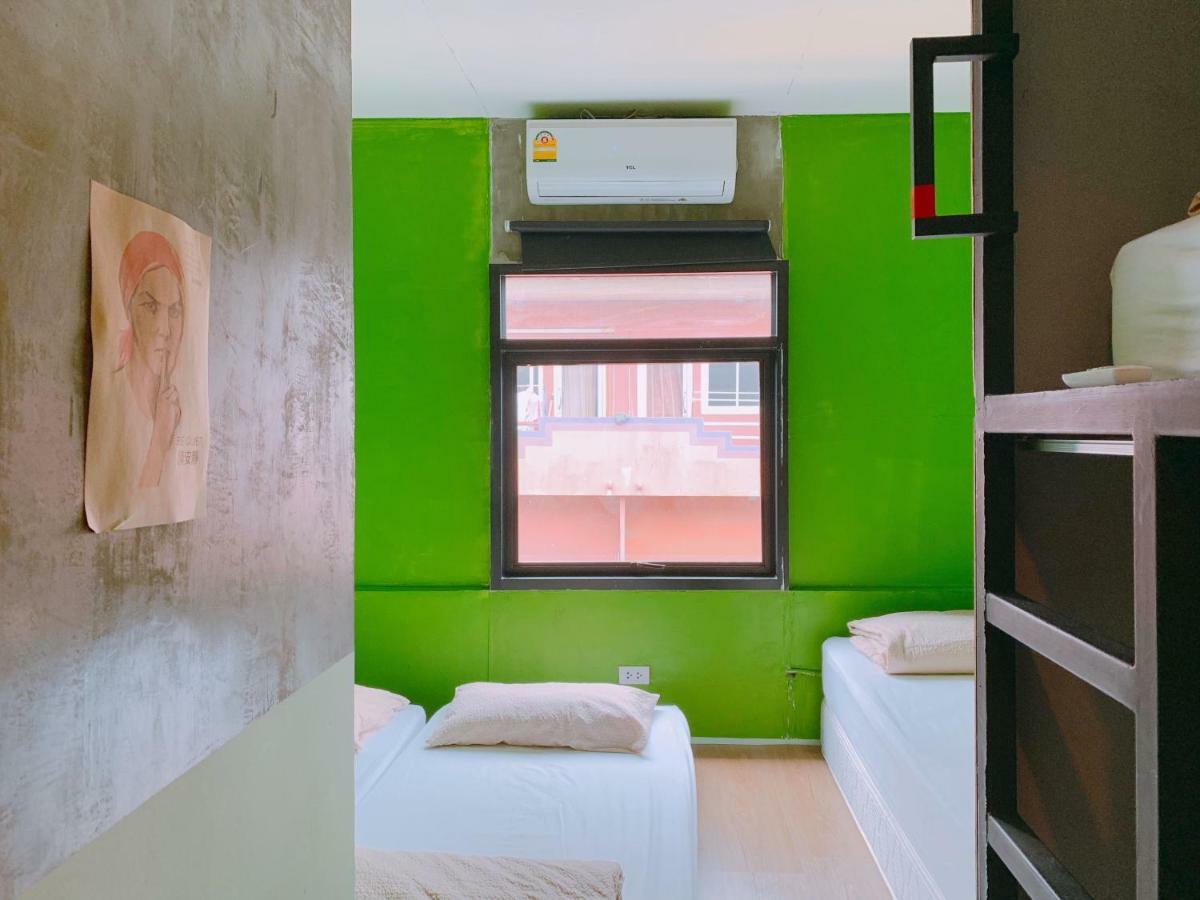 Oasis Cafe And Nap Hostel Bangkok Exterior photo