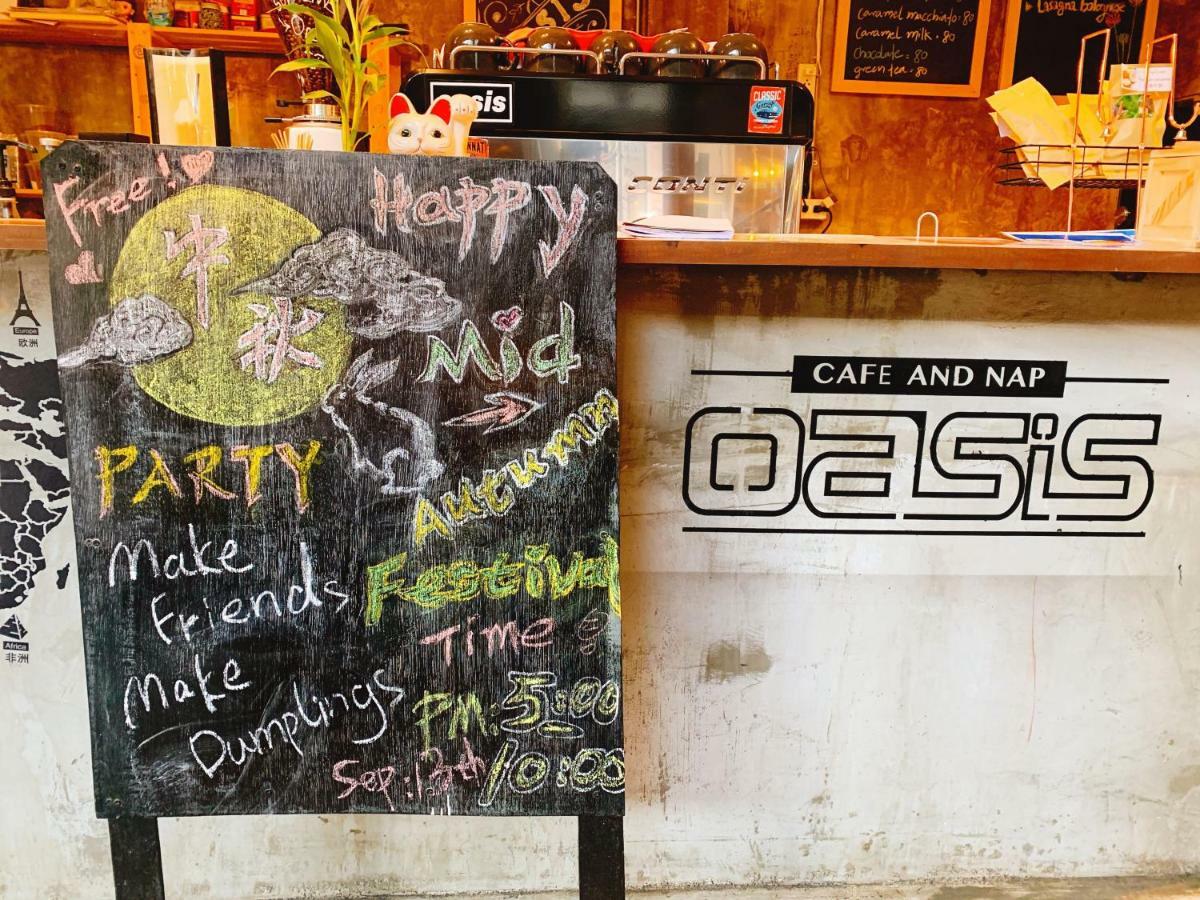 Oasis Cafe And Nap Hostel Bangkok Exterior photo