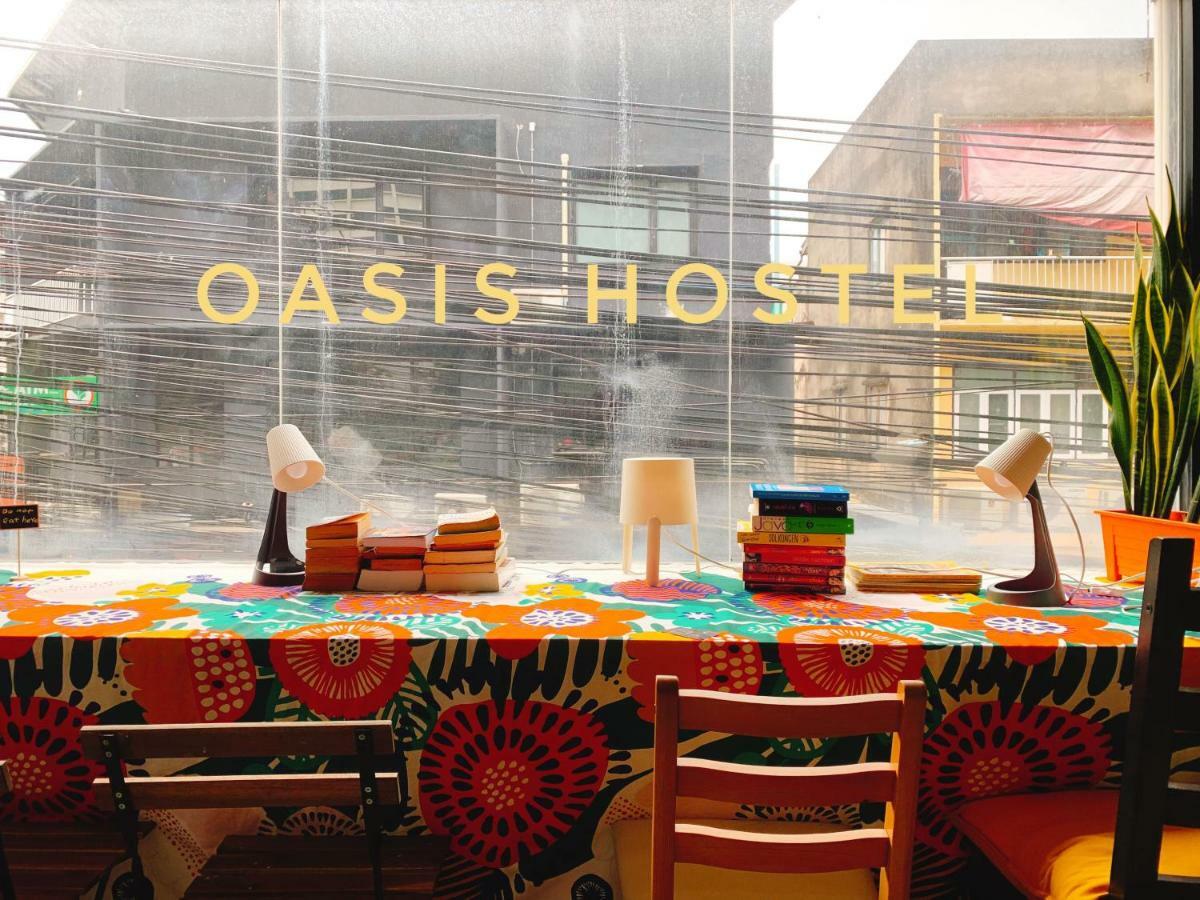 Oasis Cafe And Nap Hostel Bangkok Exterior photo